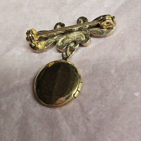 Locket Brooch - Picture 2 of 4